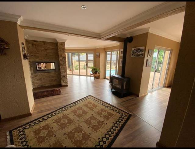 4 BEDROOM HOUSE FOR SALE IN WATERKLOOF RIDGE